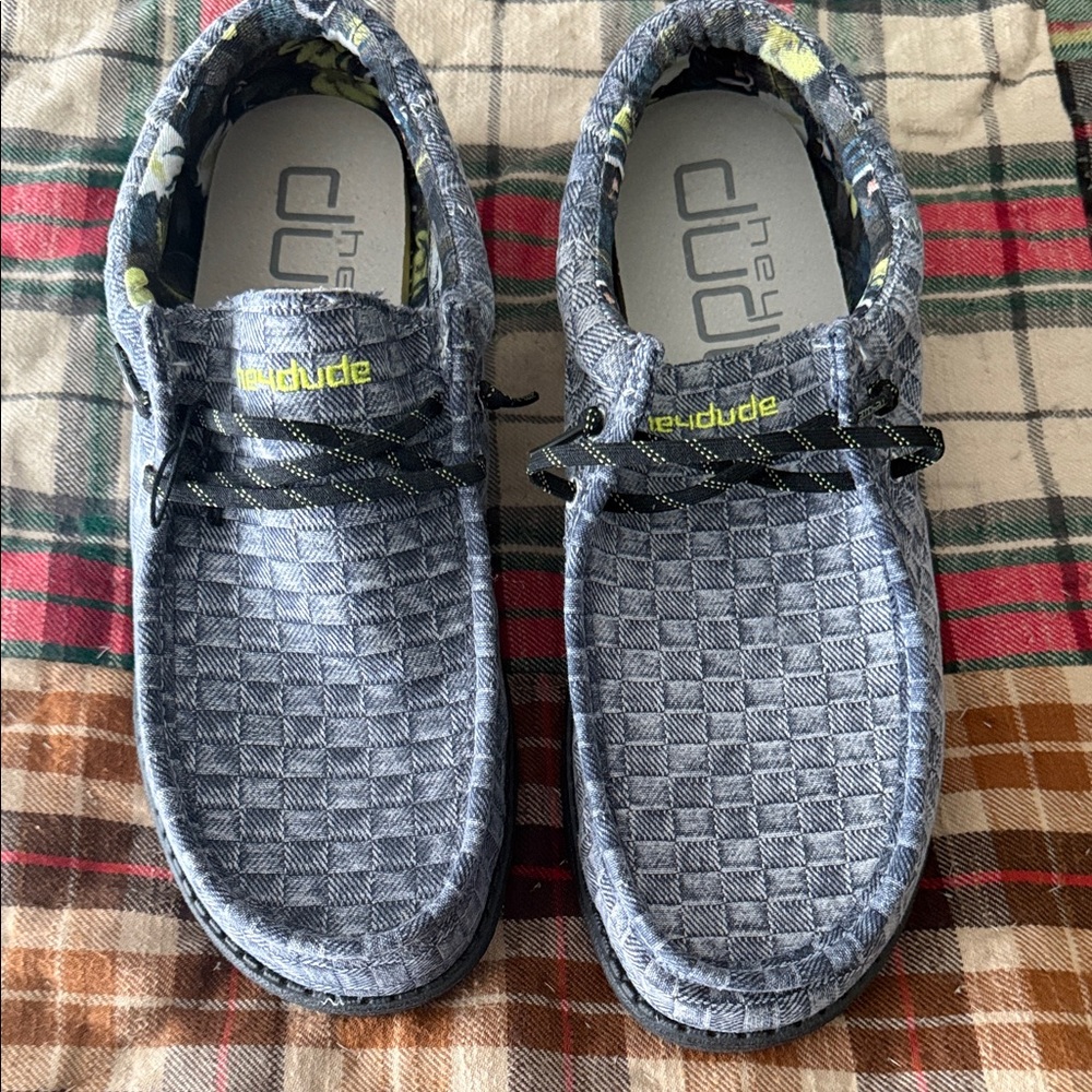 Hey Dude Men's Textured Gray Loafers